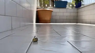 Rize'de bir evin balkonunda bulunan sepete mermi isabet etti