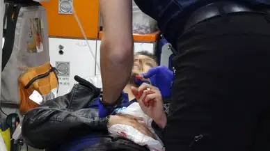 Kampüste göğsünden bıçaklanan üniversiteli, trafik polislerinin ilk yardımıyla hayata tutundu