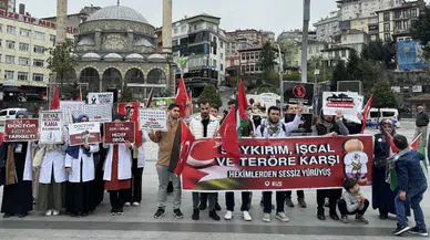 Rize'de Sağlık çalışanları "sessiz yürüyüş" yaparak İsrail'i protesto etti