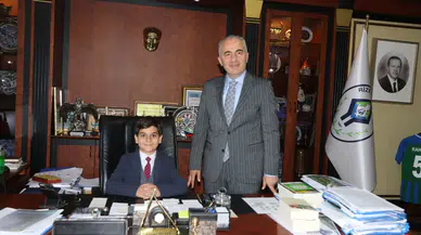 23 Nisan ekinlikleri kapsamında minik Rıfat Asaf Rize Belediye Başkanı oldu