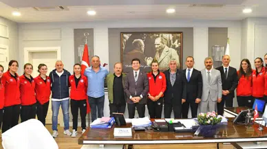 Ortahisar Belediye Başkanı Kaya, hentbolcularla buluştu