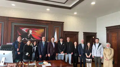 Bölge birincisi öğrenciler İyidere Kaymakamı Eray Gürsoy'u ziyaret etti