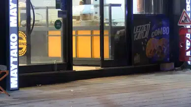 Esenler'de, otomobiline çarpıp kaçan motokuryeyi takip etti; çıkan tartışmada tornavida ile öldürüldü