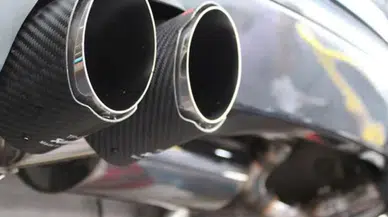 Trabzon'da abartı egzoz kullanan 8 sürücüye para cezası kesildi