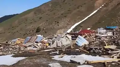 Kar eriyince çıktıkları yaylada 9 evin yıkıldığını gördüler