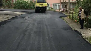Trabzon'daki mahallelerde asfaltlama çalışmaları devam ediyor