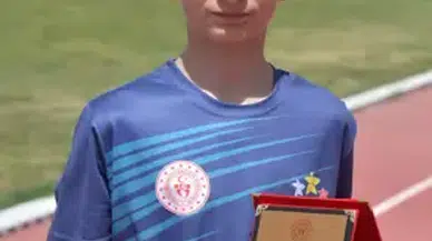 Atletizm yarışmasında zorlanan rakiplerine yardım edince madalyaya kaçırdı ama Fair-Play ödülünü kazandı