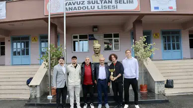 Yüzlerce kupası olan lise, sportif başarılarıyla dikkati çekiyor
