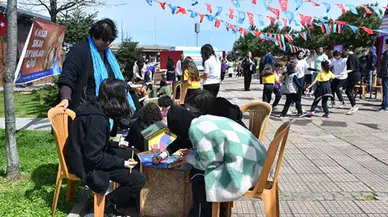 Trabzon'da öğrenciler kedi ve köpek kulübelerini boyadı