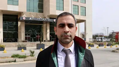 Mübaşir olarak işe başladığı adliyede avukatlık yapıyor