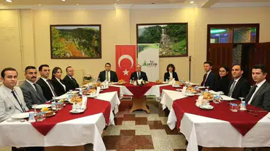 Artvin Valisi Cengiz Ünsal, İldeki Mülki İdari Amirlerle İftar Programında Bir Araya Geldi