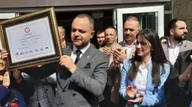 Yeni Yusufeli'nin ilk başkanı CHP'li Demirci, mazbatasını aldı