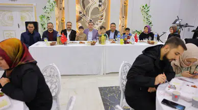 Mustafa Eldivan, Erdem Beyazıt İmam Hatip Ortaokulu'nun İftar Sofrasına Konuk Oldu