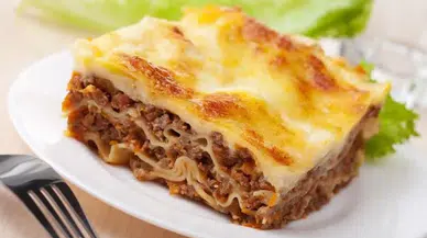 Evde Kalan Makarnalarla Mükemmel Bir Akşam Yemeği Fikri: Kolay Lazanya!