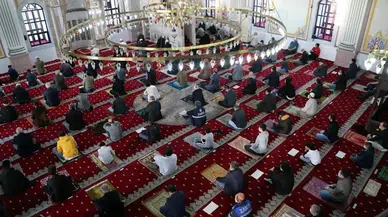 Bayram namazı saat kaçta kılınacak? İşte İstanbul, Ankara, İzmir ve tüm illerin bayram namazı saatleri