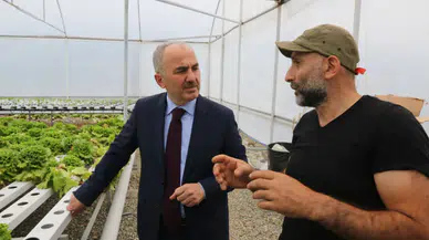 Rahmi Metin topraksız tarım yapılan işletmeyi ziyaret etti