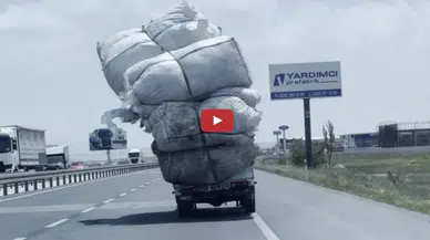 Aksaray'da aşırı yüklenen kamyonetin tehlikeli yolculuğu kamerada