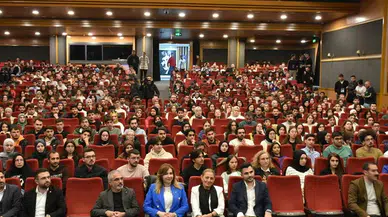 Erzurum'da üniversitelilere "Türkiye'nin Büyük Dil Modeli T3 AI" projesi anlatıldı