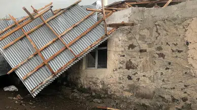 Erzurum'da hortum; seralar zarar gördü, çatılar uçtu