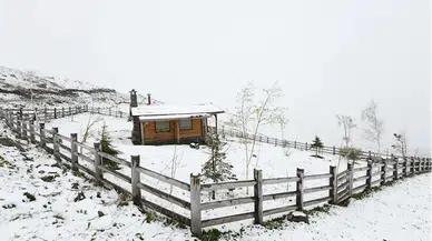 Trabzon yaylaları mayısta beyaza büründü