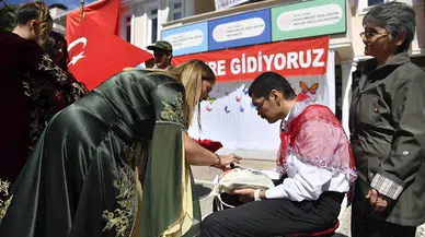 Edirne'de engelli öğrencilere temsili 'asker kınası' eğlencesi