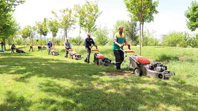 Diyarbakır Büyükşehir Belediyesi’nden, kentteki parklarda bakım ve onarım çalışması