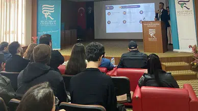 RTEÜ'de 6. Ekonomi ve Kariyer Zirvesi gerçekleştirildi