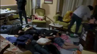 Mersin'de 'tehdit' ihbarına giden polis, aranan 5 şüpheliyi yakaladı