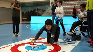 Kastamonu'da özel öğrencilerin yarıştığı floor curling turnuvası başladı