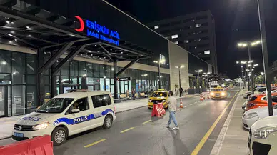 Evinin balkonundan sokaktaki kişilerle tartıştı; tabancayla vuruldu