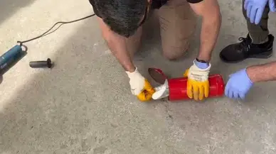 Yangın tüpünün içine gizlenmiş uyuşturucuyu 'İka' buldu; 2 gözaltı