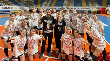 Kepez'in kızları namağlup şampiyon