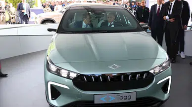 Cumhurbaşkanı Erdoğan, Togg'un yeni modeli T10F'yi inceledi