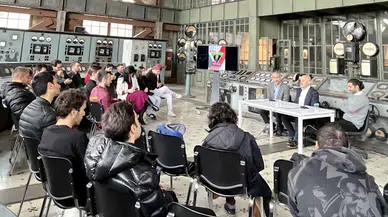 Bilgi Üniversitesi öğrencileri Galatasaray Futbol Direktörü Cenk Ergün ile buluştu