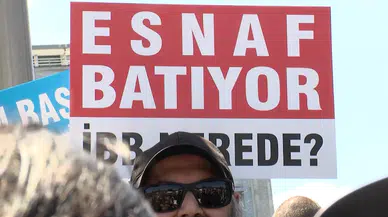 Özel halk otobüsü sahipleri, alamadıkları ödemeler için İBB binası önünde toplandı 