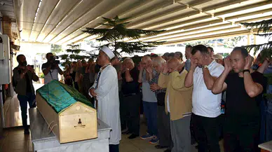 Kanada'daki kazada ölen bisikletli kurye, İzmir'de son yolculuğuna uğurlandı