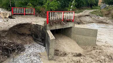 Kadirli'de dolu ve sağanak yağış, hayatı olumsuz etkiledi