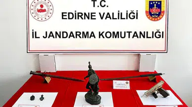 Edirne’de tarihi eser operasyonu; asker figürlü heykel, madalyon ve kılıçlar ele geçirildi 
