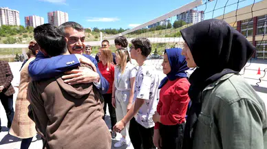 Bakan Tekin özel gereksinimli öğrencileri ziyaret etti