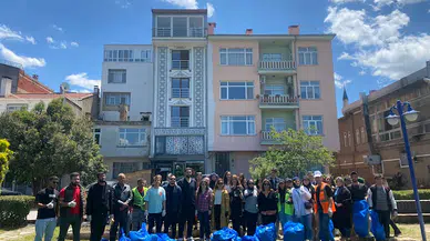 Öğrencilerden Eğirdir Gölü'nde çevre temizliği 