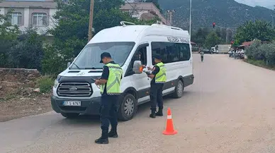Gaziantep’te jandarmadan servis minibüsü ve motosiklet denetim