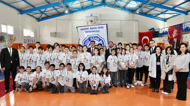 İstanbul- Fatih'te öğrenciler TÜBİTAK 4006 Bilim Fuarı'nda yaptıkları robotları sergiledi 