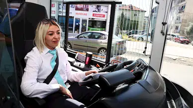 Denizli'de ilk kadın halk otobüsü şoförü göreve başladı