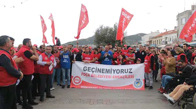  Foça Belediyesi çalışanlarından 'maaş' eylemi