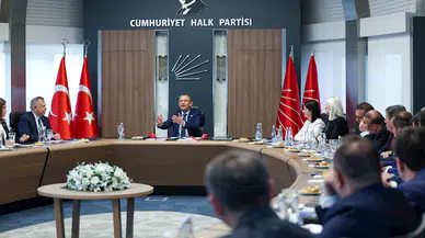 Özgür Özel, belediye başkanlarıyla görüştü