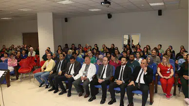 Kastamonu'da doktor ve hastane çalışanları hemşire ve ebeler için klip hazırladı