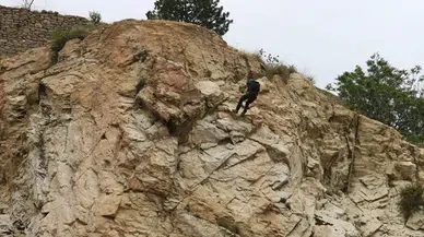 Çorum'da dağcılar 100 metre yükseklikteki tarihi İskilip Kalesi'nden iniş yaptı