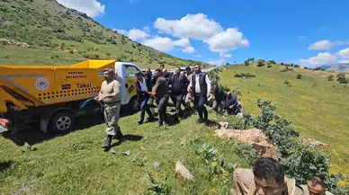 Kayıp olarak aranan sürücü, uçuruma yuvarlanan aracında yaralı bulundu