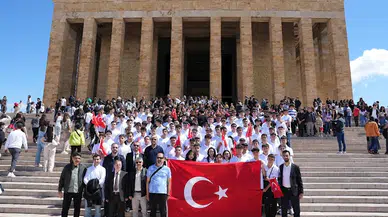 'Enerjinin Yıldızları', 19 Mayıs kapsamında Anıtkabir'i ziyaret etti 