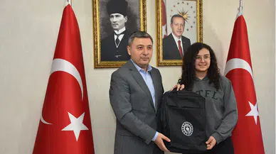 Gümüşhane Valisi Tanrısever dereceye giren sporcuların ödüllerini verdi